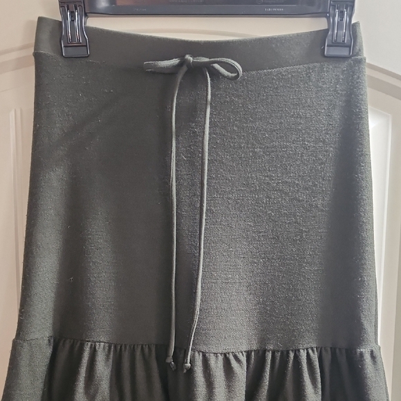 Elegant Dark Green Tiered Skirt - Picture 2 of 7